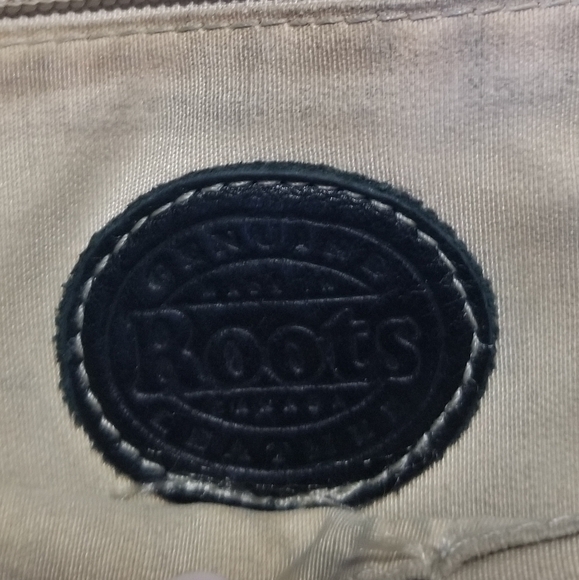 ROOTS Black Leather Messenger/Crossbody Bag - Picture 6 of 12